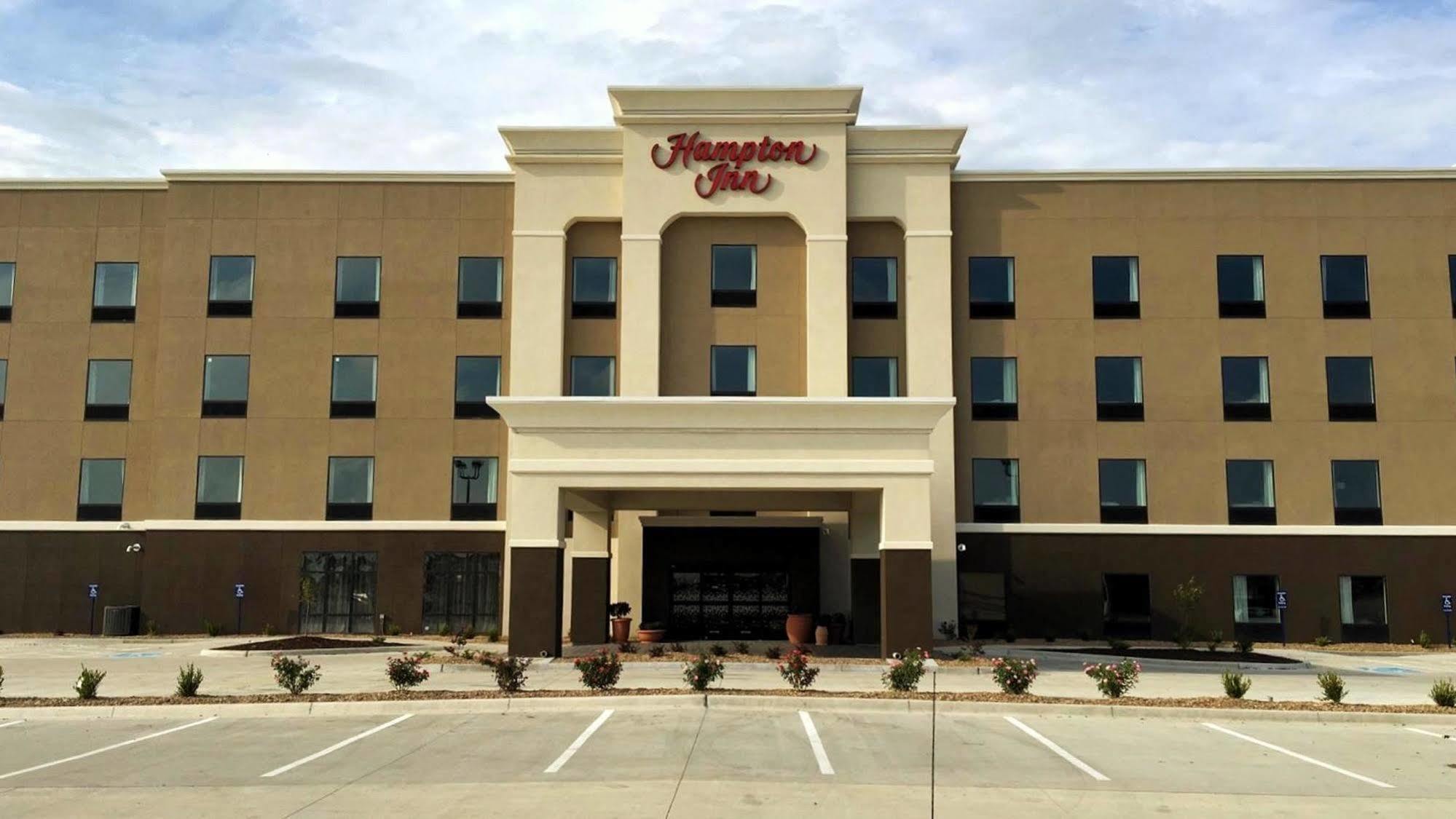 Hampton Inn McPherson Exterior foto